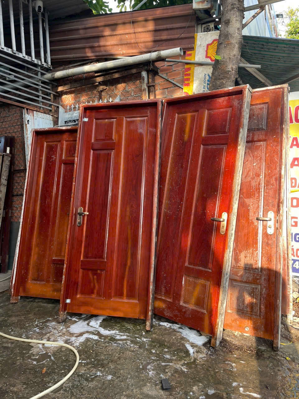 Thu mua cửa gỗ cũ